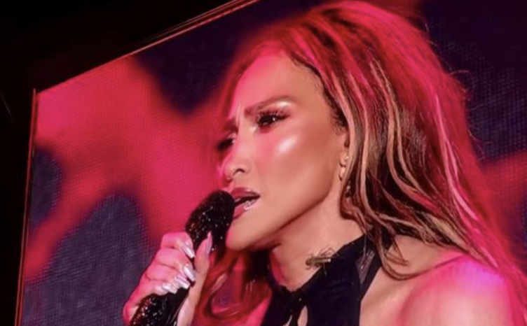 Джей Лоның концертінен кейін желіде шегіртке хит болды