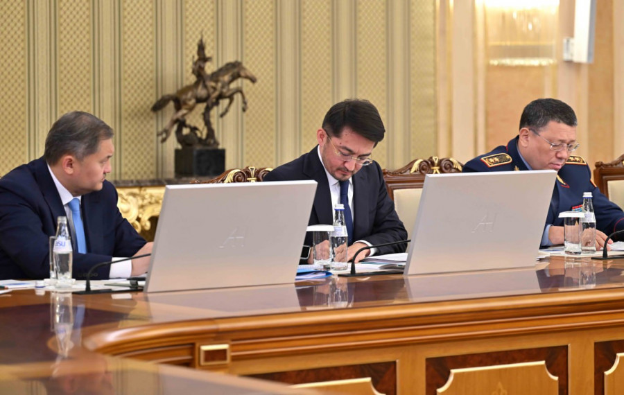 “Уақыт тығыз, тоқмейілсіп отыруға болмайды“: Тоқаев шенділерге екі ай уақыт берді