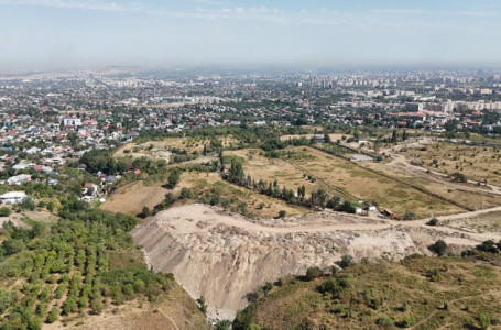 “Шенеуніктер үнсіз“. Депутат Базарбек тағы бір былықты әшкереледі