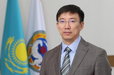 Дархан Сатыбалды ауыс-түйіс жүргізіп жатыр: тағы бір шенді жұмыстан кетті