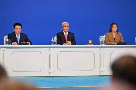 Тоқаев ұстаздардың республикалық тамыз конференциясына қатысып отыр