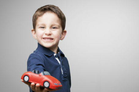 Дәрігерлер 5 жастағы баланың асқасынан ойыншық алып шықты