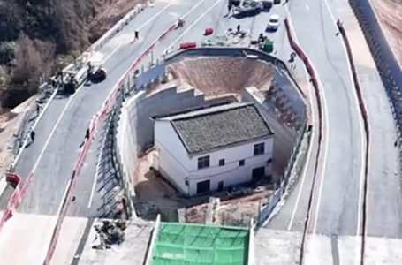 “Қытайдың ең қырсық тұрғыны“: қомақты ақша мен үш пәтерден бас тартқан ер адам ақыры үйінен көшіп кетті