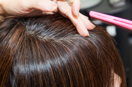 Ақ шашты жұлудың салдары қандай? Дәрігер ескерту жасады