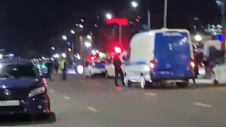 Астанада жеңіл көлік жүргізушісі жолдағы жұмысшыларды қағып кетті