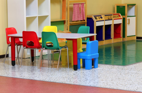 Тараздағы балабақшада тәрбиеші баланың басын жарып тастаған: министрлік пікір білдірді