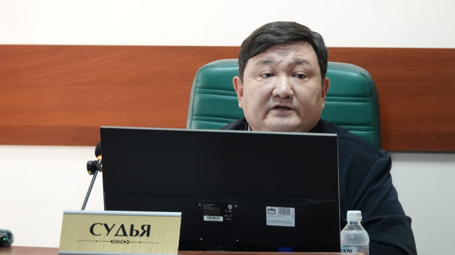 Берденовке қатысты істегі судья журналиске тілін шығарған: тексеріс тағайындалды