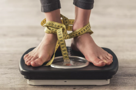 Ер адамдар кезекте тұр: Түркияда бой ұзарту отасына сұраныс артты