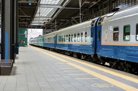 Өскеменде теміржолды кесіп өтпек болған екі әйелді пойыз қағып кетті