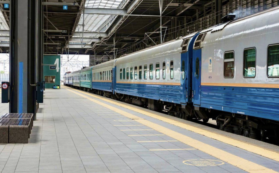 Өскеменде теміржолды кесіп өтпек болған екі әйелді пойыз қағып кетті