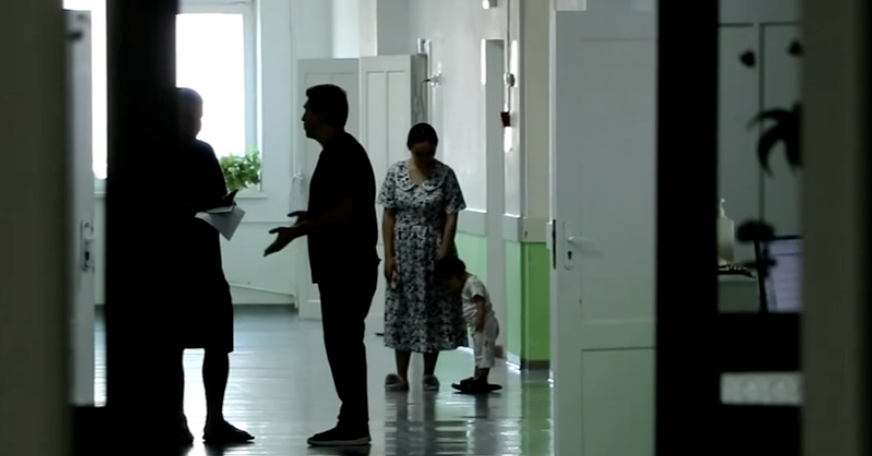 Ақтөбеде аттракционда 5 жасар бүлдіршіннің бармағы жұлынып қалған