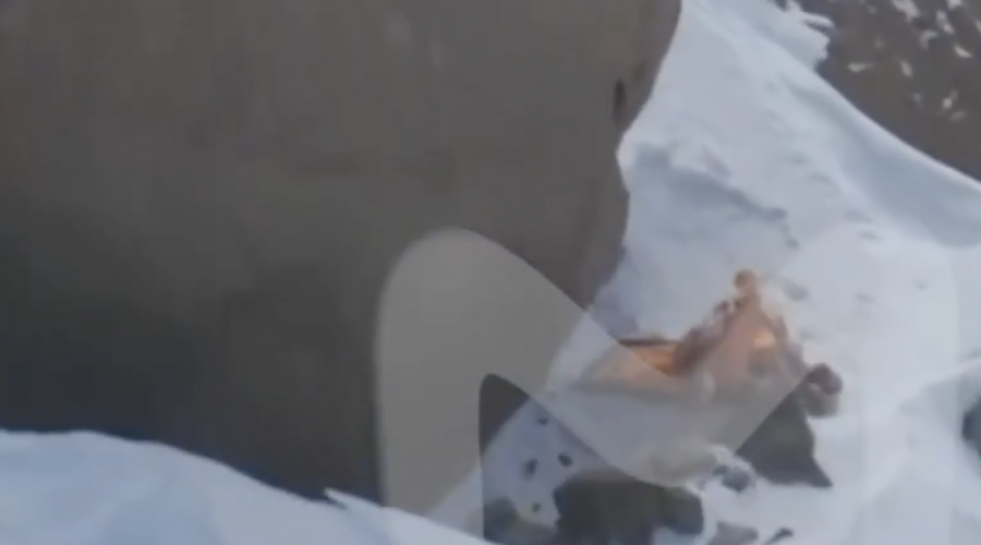 Қорқынышты сәйкестік: Қырғызстан тауында альпинисті құтқарудың соңғы сәті көрсетілді