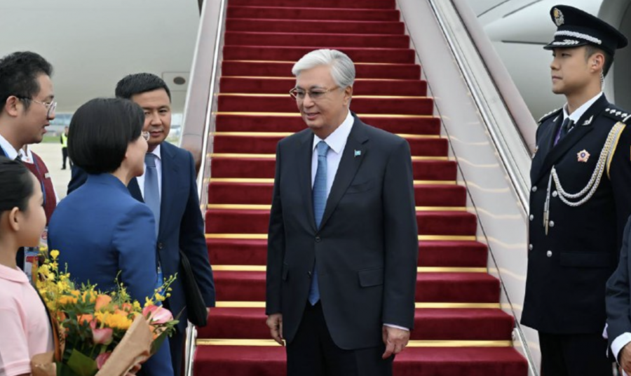 Тоқаев ШЫҰ саммитіне қатысу үшін Тяньцзинь қаласына барды