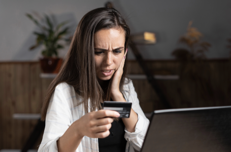 WhatsApp-та нөмірін тіркеймін деп жұмысқа кірген қыз тергеуге ілікті