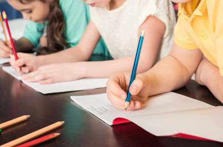 Баланы мектепке қалай дайындау керек? Дәрігерлер кеңес берді