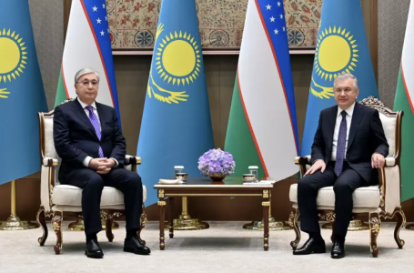 Тоқаев Өзбекстан президентін Тәуелсіздік күнімен құттықтады