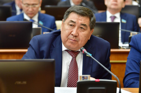 “Қымбатшылықтан қиналған халықты көрмедім“ деген депутат жұрттан сөз естіді