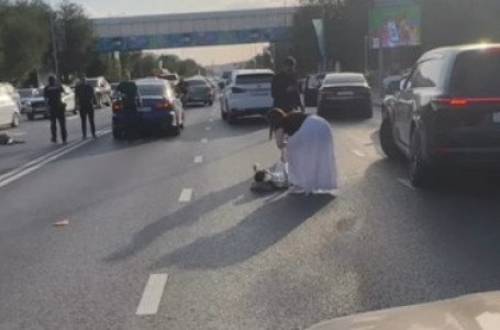 Жантүршігерлік жол апаты: Ақтөбеде әже мен немересін көлік қағып кетті