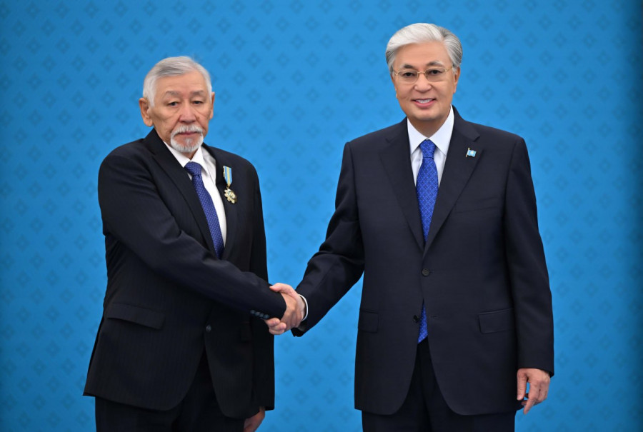 Тоқаев бір топ азаматты мемлекеттік наградалармен марапаттады