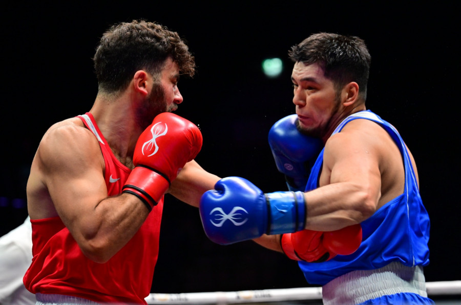 Айбек Оралбай әлем чемпионатын сәтті бастады