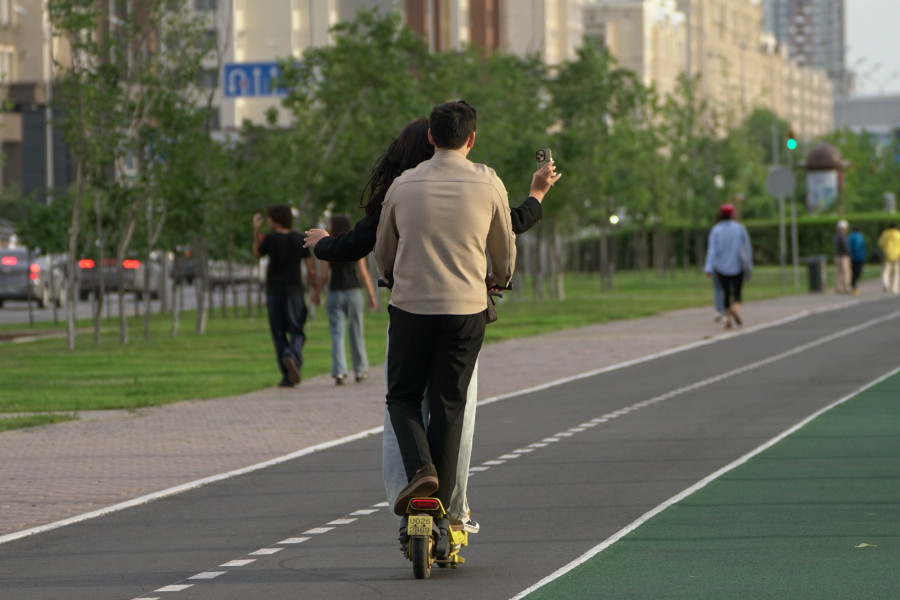 Депутат Алматыда электрсамокатқа уақытша тыйым салуды ұсынды