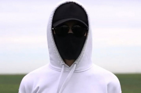 Қара бетперде таққан жұмбақ жігіт ауыр дертке шалдыққан қызға пәтер сыйлады