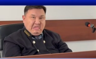 Берденовке қатысты істегі судья журналиске тілін шығарған: қандай шешім шықты?