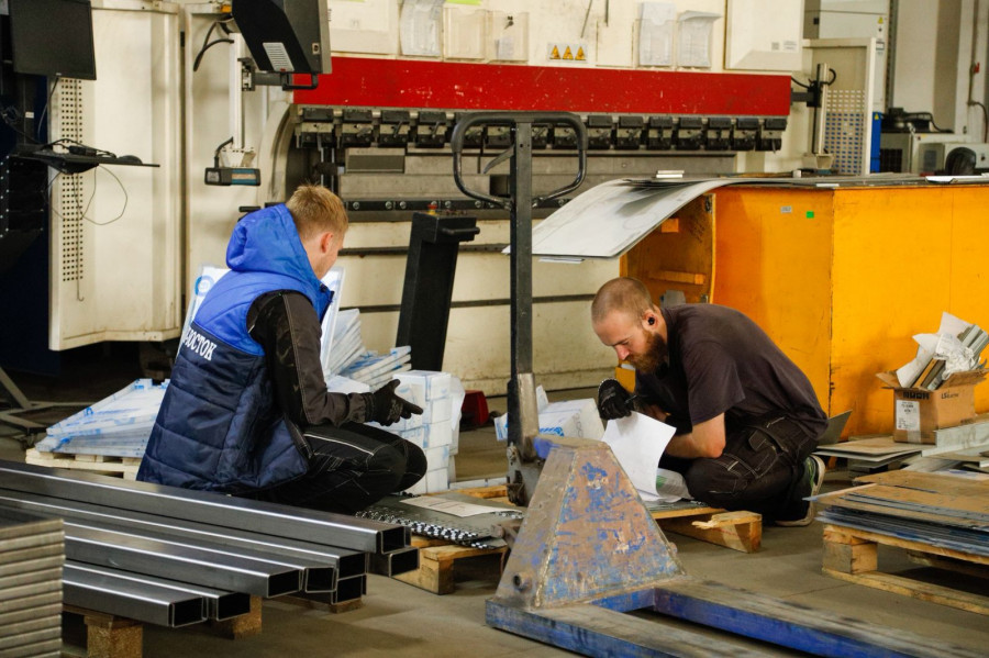 Ұзын әйелдермен онлайн порно фильмдер Ларри 7: Желкен астындағы секс