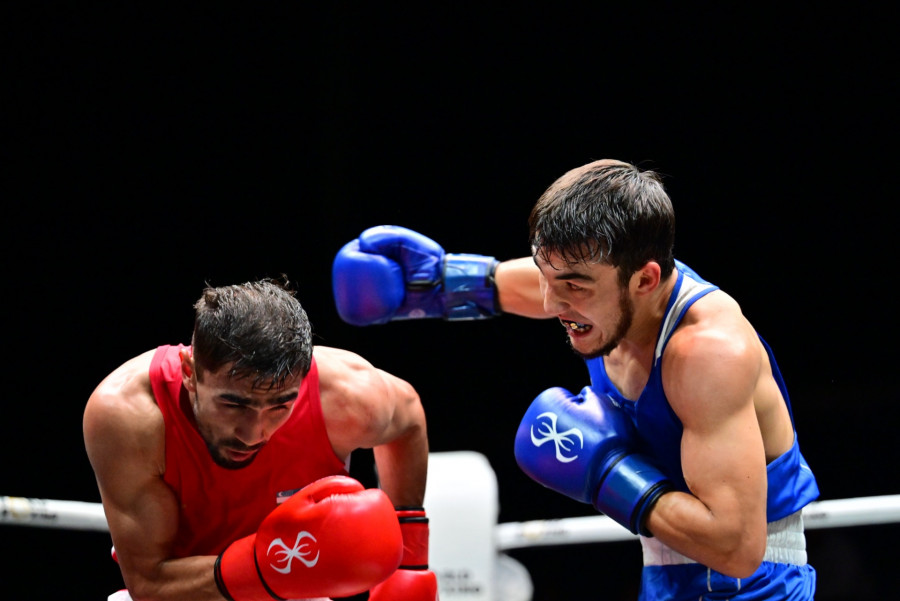 Мен әйелімді жыныс мүшесін үлкейтуге арналған қондырмамен жаттықтырған суретім