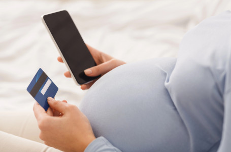 Шымкент тұрғыны жүкті әйелдерді “декретке миллионмен шығарамын“ деп сотталды