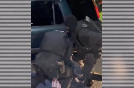 “Полицияданбыз“. Алматыда жұртты алдап, ақша бопсалаған топ ұсталды