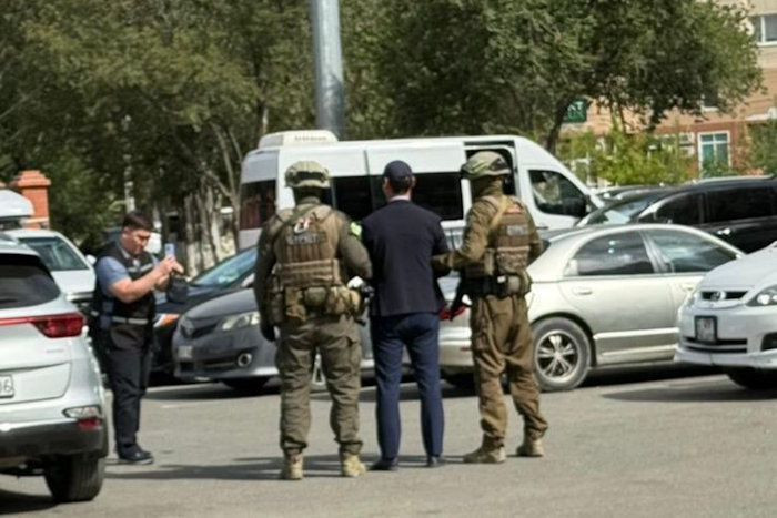 Атырауда ҰҚК шенеунікті әкімдік ғимаратында ұстады - БАҚ