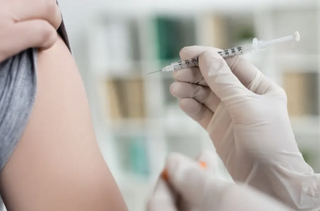 Денсаумин тұмауға қарсы екпе неге кеш басталатынын түсіндірді