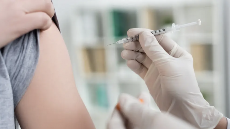 Денсаумин тұмауға қарсы екпе неге кеш басталатынын түсіндірді