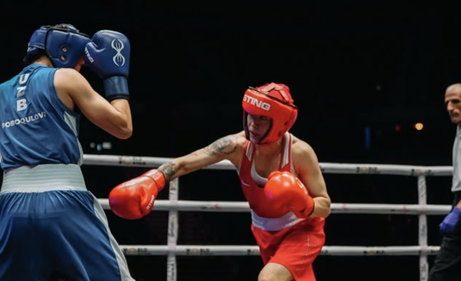 төрт аяғында әдемі жалаңаш бөкселер Болашақтағы порно фильмдер