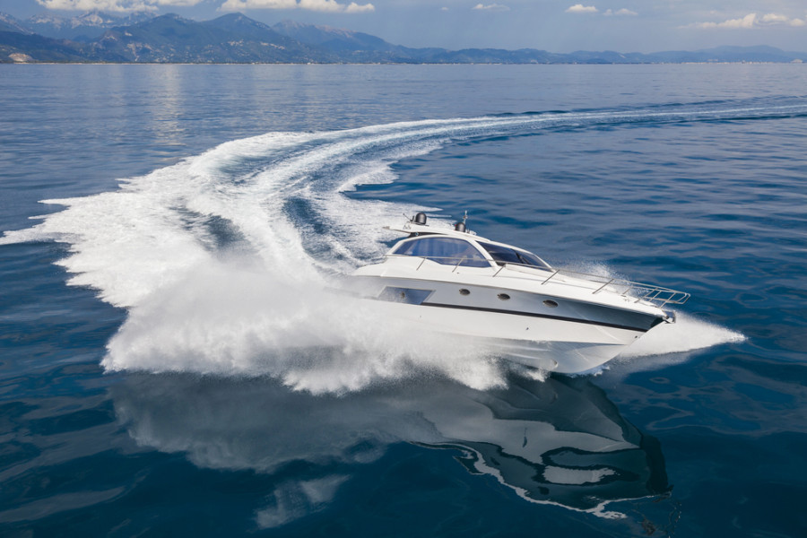 Ақтауда қайықтар соқтығысып, екі адам зардап шекті