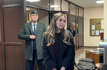 Астанада блогер Жанәбіловтің жұбайына қатысты сот басталды