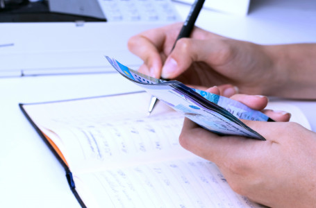 Сәтбаевта музыка мектебінің бухгалтері 28 млн теңгеден аса бюджет қаражатын қолды еткен