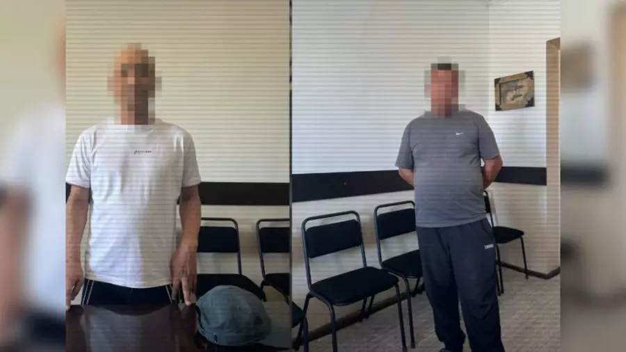 Әкесі мен оның досы бір уақытта қызын трахает (порно онлайн)