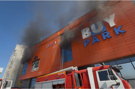 “Адамдар терезеден шығуға мәжбүр болған“. Шымкентте сауда үйі өртенді