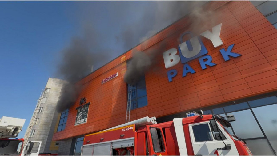 “Адамдар терезеден шығуға мәжбүр болған“. Шымкентте сауда үйі өртенді