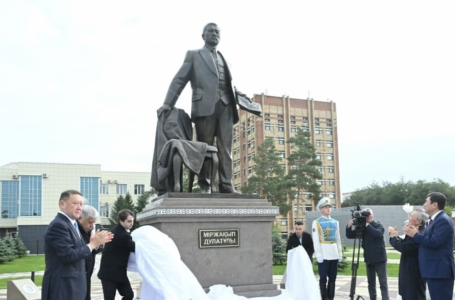 Қостанайда Міржақып Дулатұлына арналған ескерткіш бой көтерді