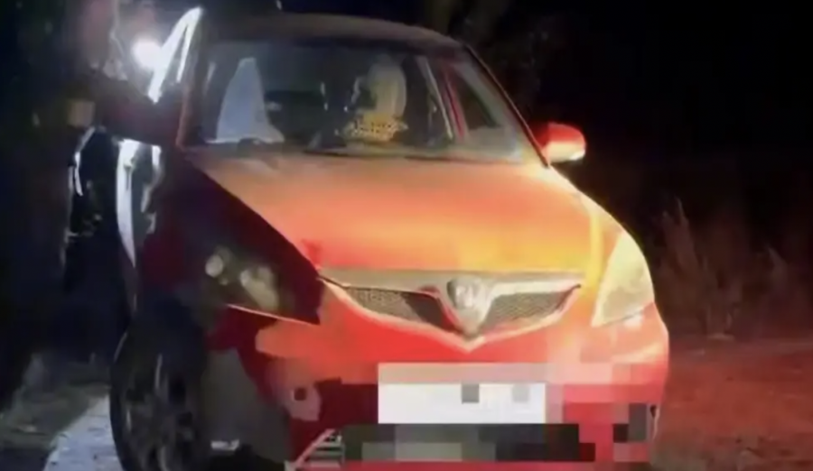 Ақтөбеде көлік жардан құлап, өзенге түсіп кете жаздады