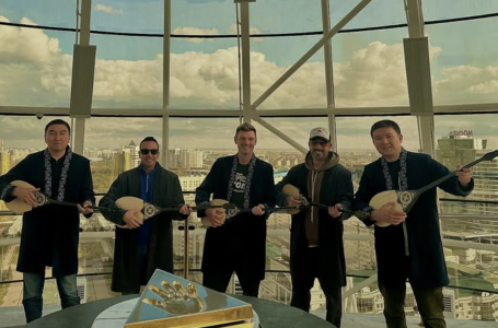 “Boys Мұқасан“. Желіде америкалық топтың домбырадан сабақ алған видеосы тарады