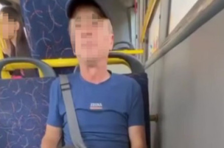 Алматыда ер адам автобуста оғаш қылық жасаған