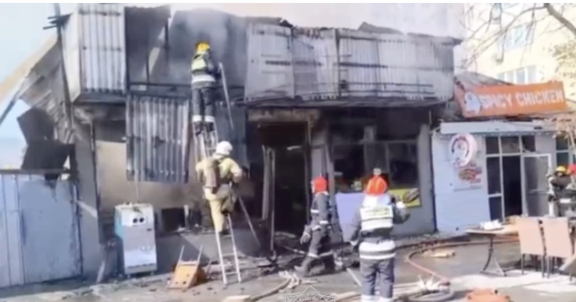 Алматының орталығында кафе өртенді