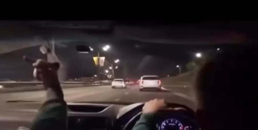 Алматыда жастар айналма жолда заңсыз жарыс ұйымдастырған