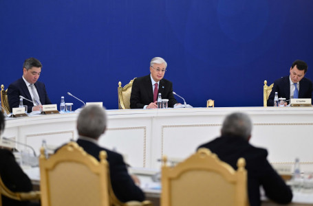 “Әйтпесе күре жолдың шетінде қалып қоямыз“. Президент маңызды міндетті атады