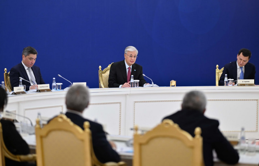 “Әйтпесе күре жолдың шетінде қалып қоямыз“. Президент маңызды міндетті атады