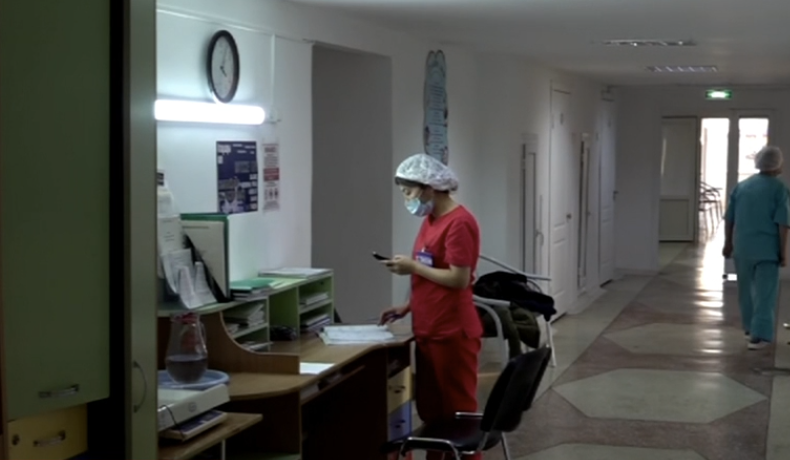 Бауыры жыртылған:  Павлодарда удай мас әке үш жасар қызын ұрып өлтірді